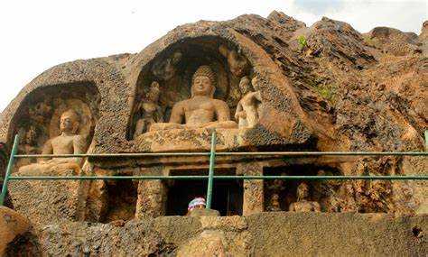 किसके कब्जे में हैं बौद्ध विरासत