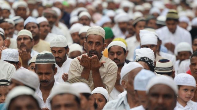 इन मुसलमानों का कौन अपना