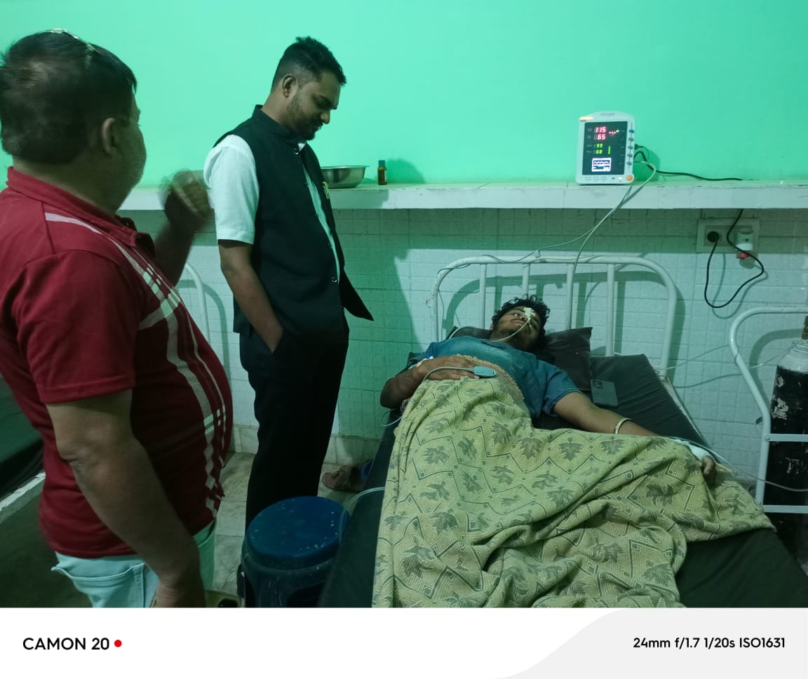 बरेली: संजीव वाल्मिकी का हाल चाल लेने पहुंचे भीम आर्मी प्रदेश महासचिव विकास बाबू, दिलाया न्याय का भरोसा