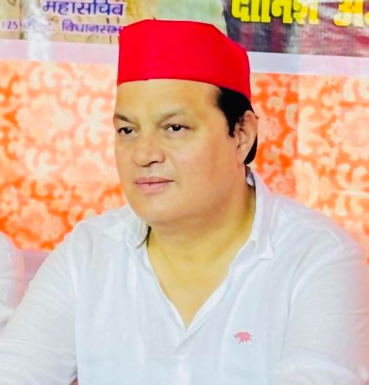 बरेली: सपा नेता डॉ. अनीस वेग ने 125 कैंट विधानसभा में अपने साथियों के साथ किया जनसंपर्क