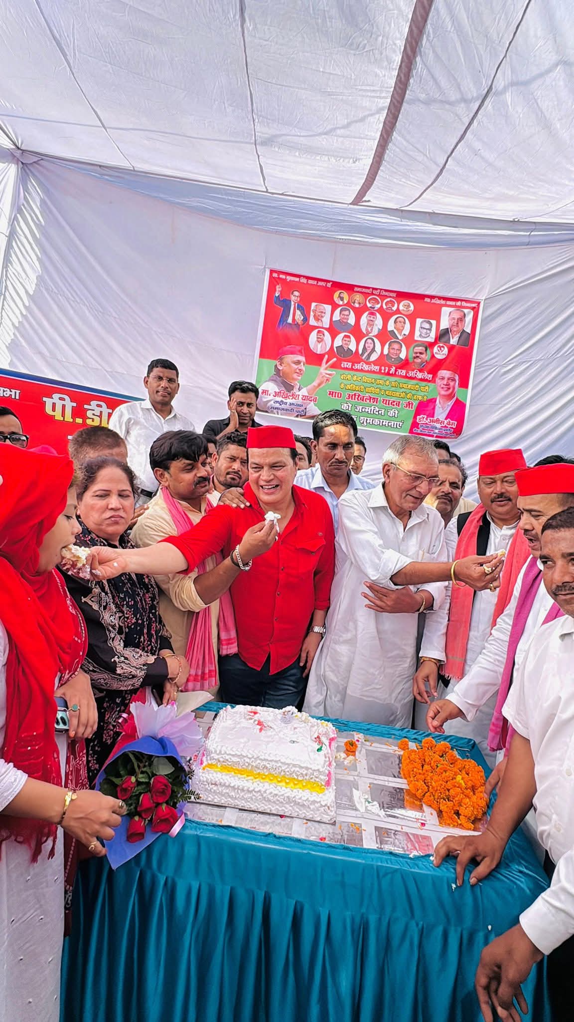 बरेली: सपा नेता डॉ. अनीस बेग ने धूमधाम से मनाया अखिलेश यादव का जन्मदिन पौधारोपण कर विकलांगों को बांटी व्हीलचेयर