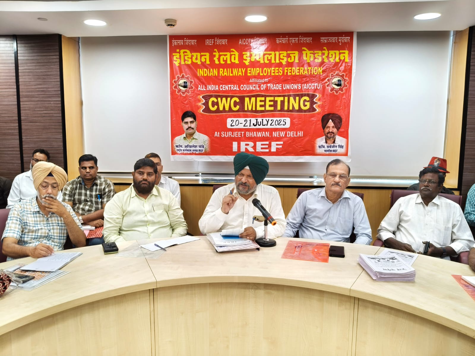 नई दिल्ली:  इंडियन रेलवे एम्पलाइज फेडरेशन (IREF) का रेलवे कर्मचारियों के हितों के लिए आंदोलन की घोषणा 