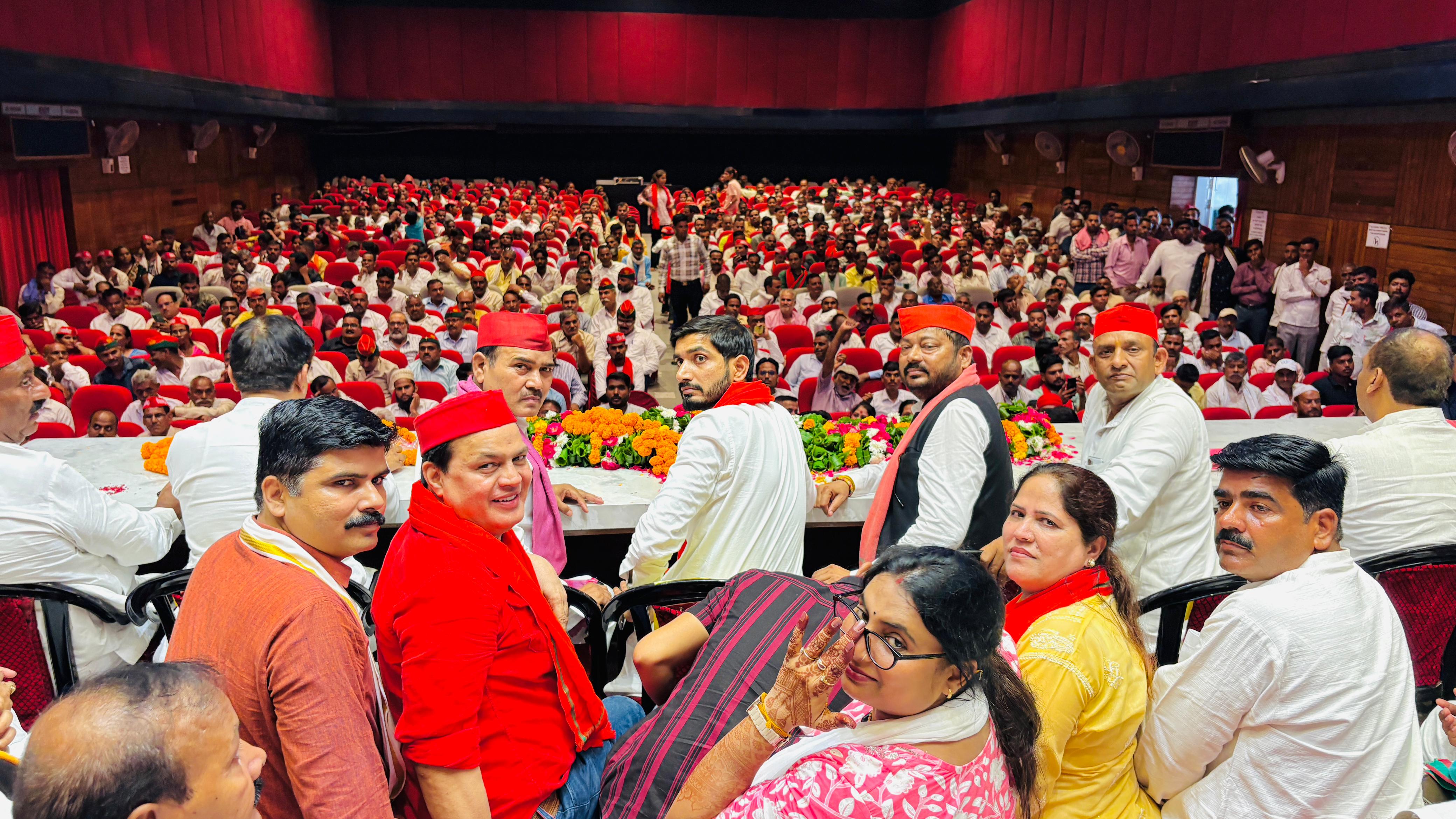 बरेली: समाजवादी पार्टी ने आई एम ए हाल में आरक्षण एवम् संविधान मान स्तंभ के स्थापना दिवस पर किया कार्यक्रम आयोजित