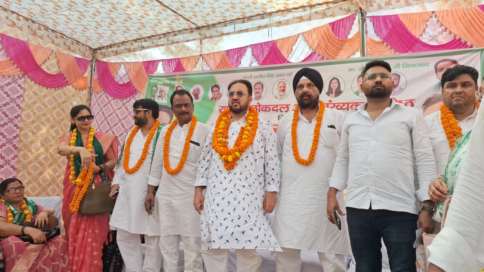 बरेली: राष्ट्रीय लोक दल अल्पसंख्यक प्रकोष्ठ के प्रदेश अध्यक्ष दिल नवाज खान का भव्य स्वागत