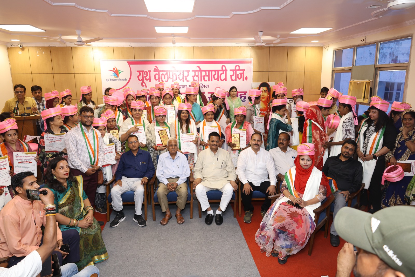 बरेली: यूथ वेलफेयर सोसाइटी ने आयोजित किया मातृशक्ति सम्मान समारोह   