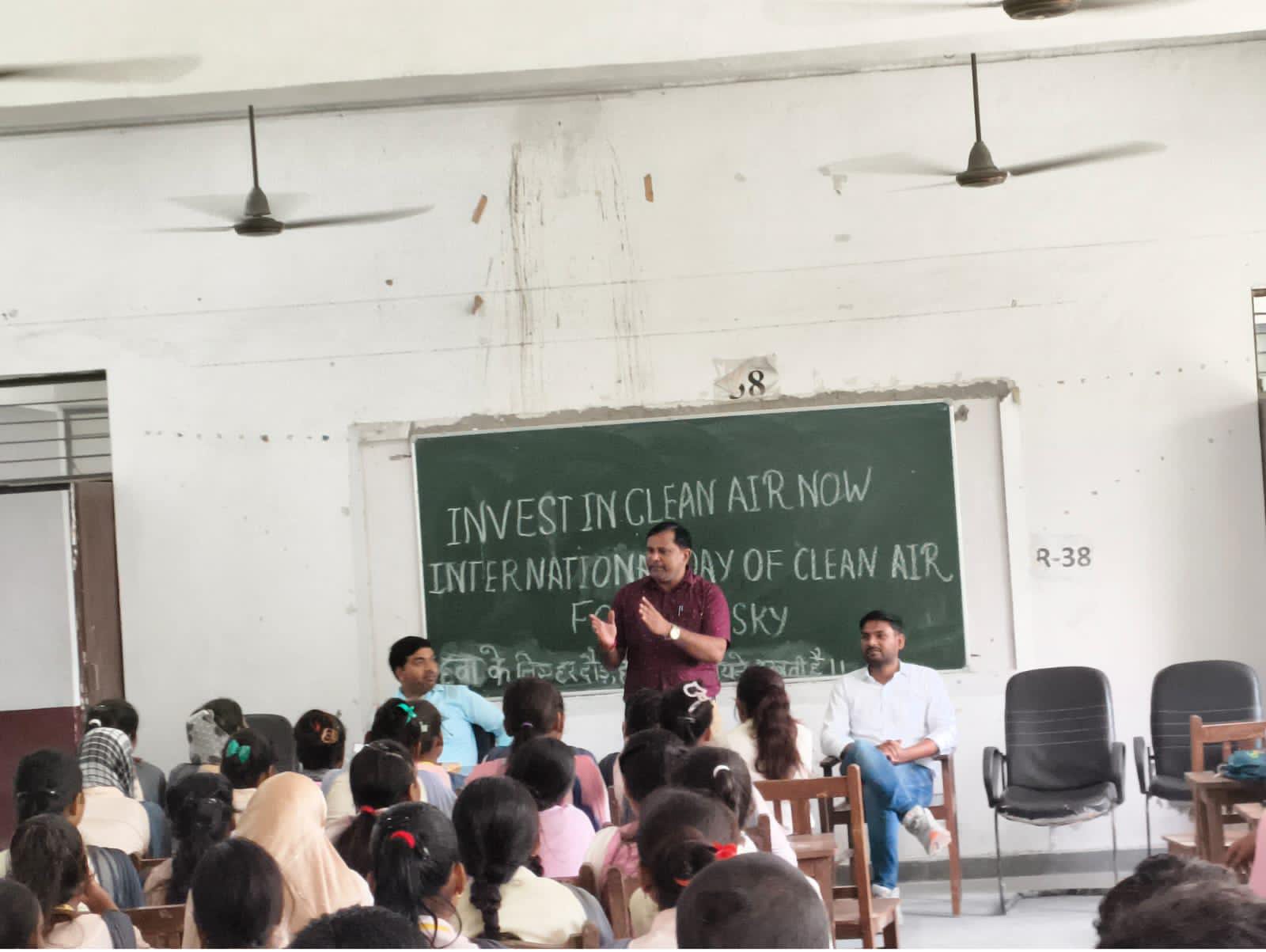 बरेली: महाविद्यालय द्वारा इंटरनेशनल डे ऑफ क्लीन इयर ब्लू के अंतर्गत दी गई जानकारी