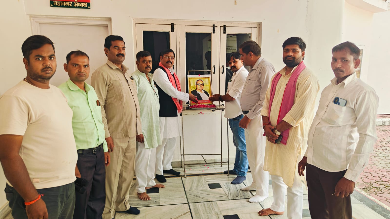 बरेली: समाजवादी पार्टी ने महान समाजवादी चिंतक और पिछड़ा वर्ग आंदोलन के अग्रदूत शिवदयाल चौरसिया की मनाई जयंती 