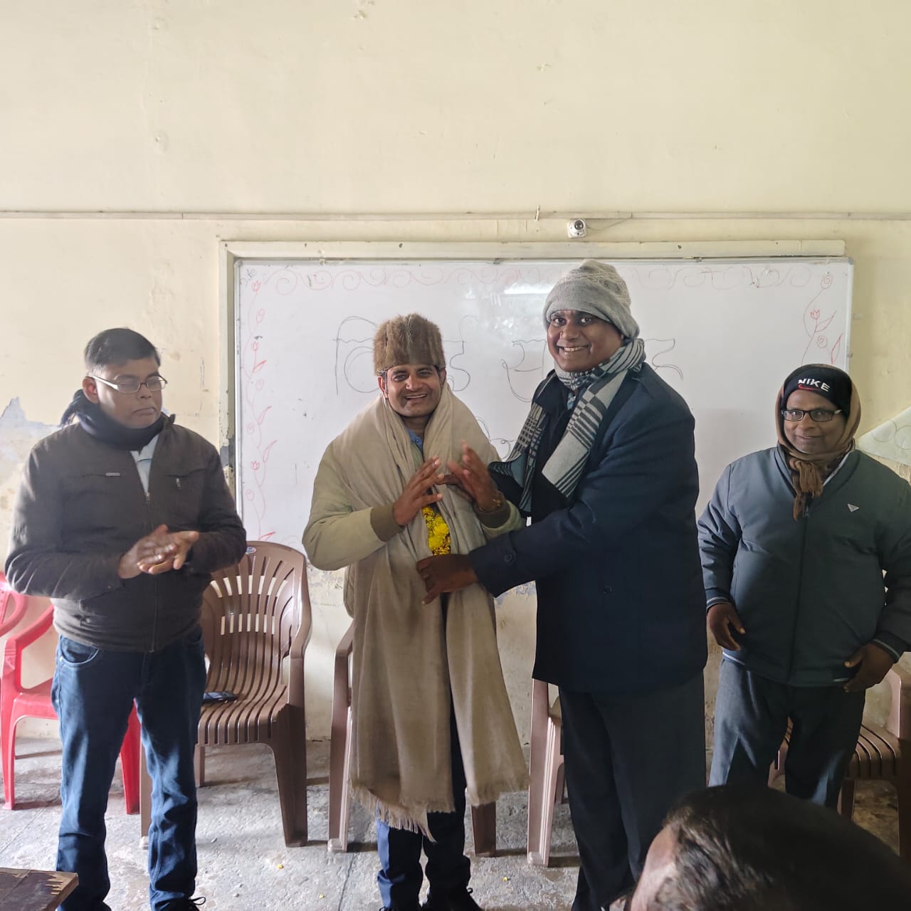 ‘कांवड़ लेकर मत जाना, तुम ज्ञान का दीप जलाना’ गीत गाने वाले शिक्षक डॉ रजनीश गंगवार का कॉलेज से ट्रांसफर