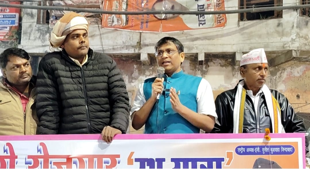 प्रयागराज: ‘युवा मांगे रोज़गार’ यात्रा प्रतियोगी छात्रों के बीच पहुंची, PSP अध्यक्ष सुनील कुशवाहा ने छात्रों को किया संबोधित