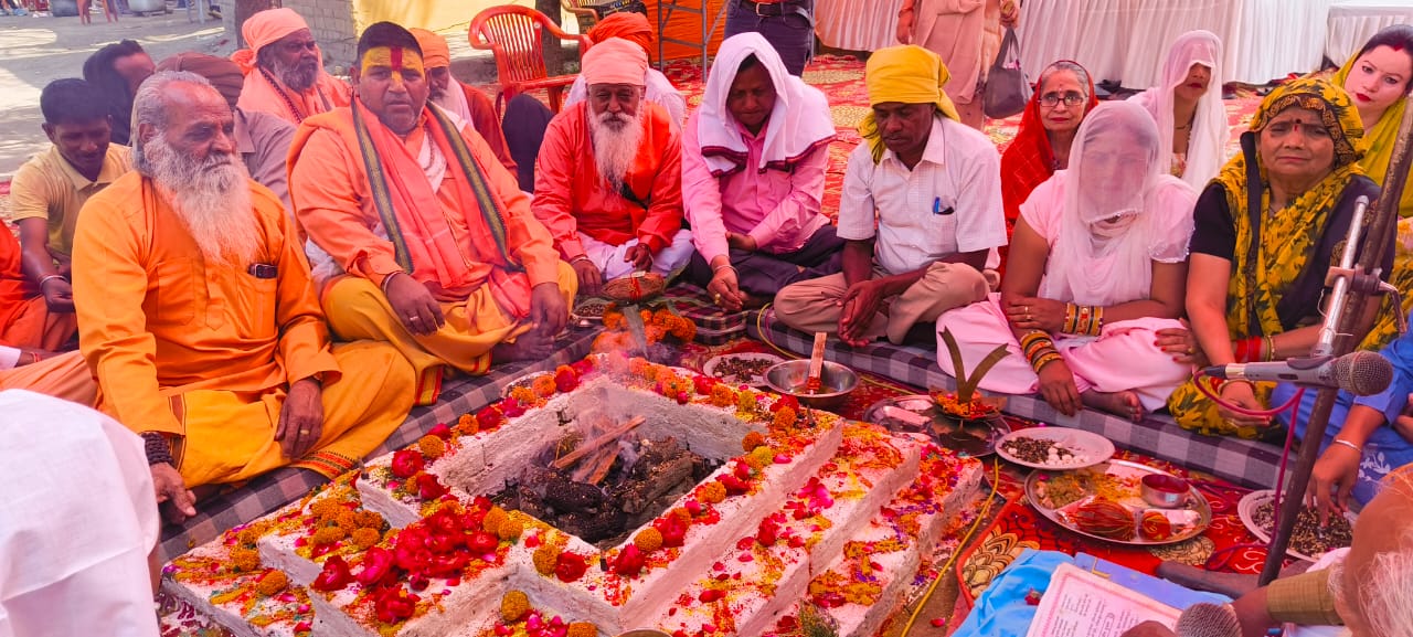 विश्व शांति के लिए यज्ञ एवं समरसता भंडारे के साथ दो दिवसीय वाल्मीकि संत समागम का हुआ समापन